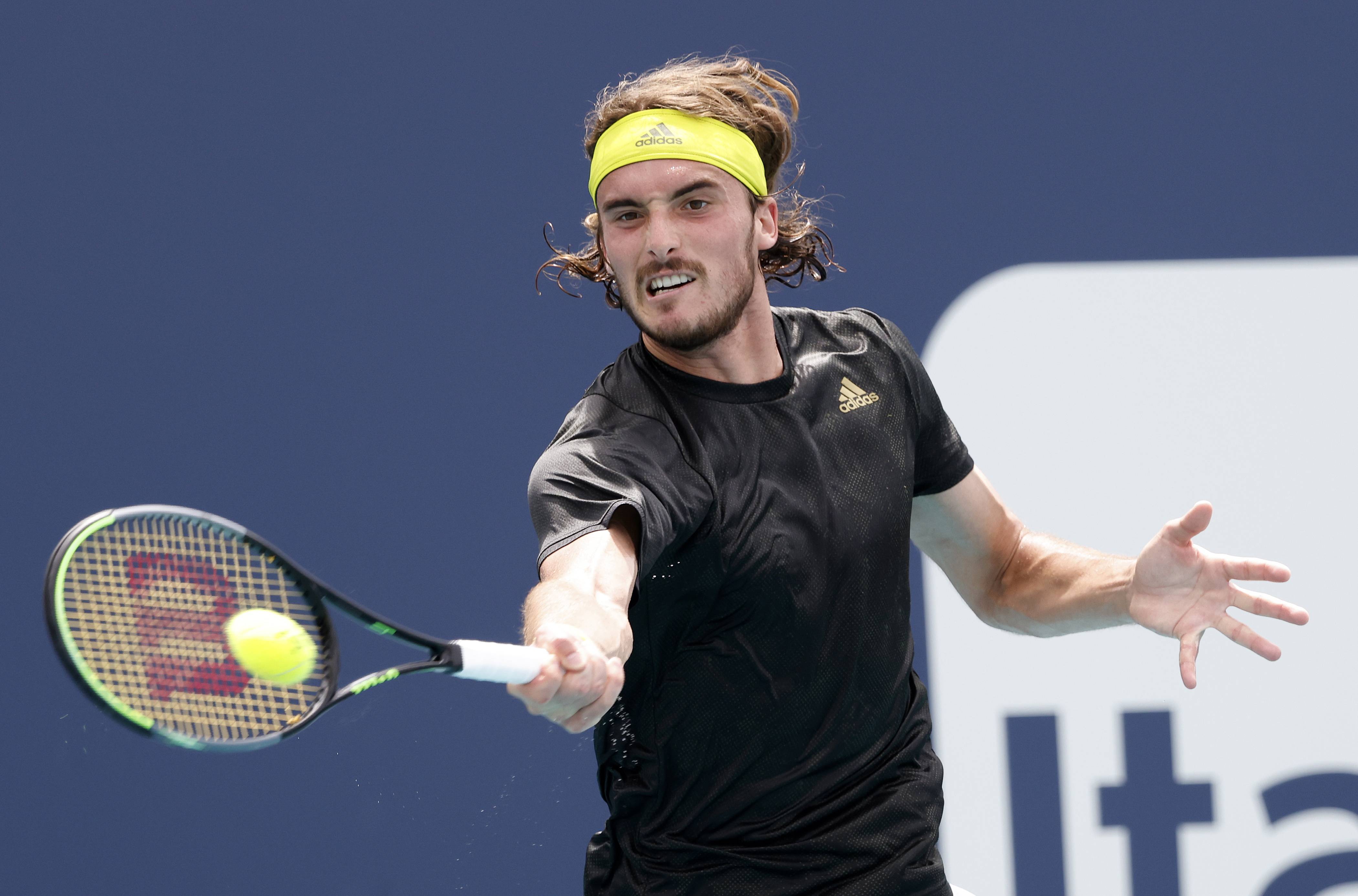 包含澳大利亚网球队横扫欧洲网球队，西西帕斯制霸全场的词条