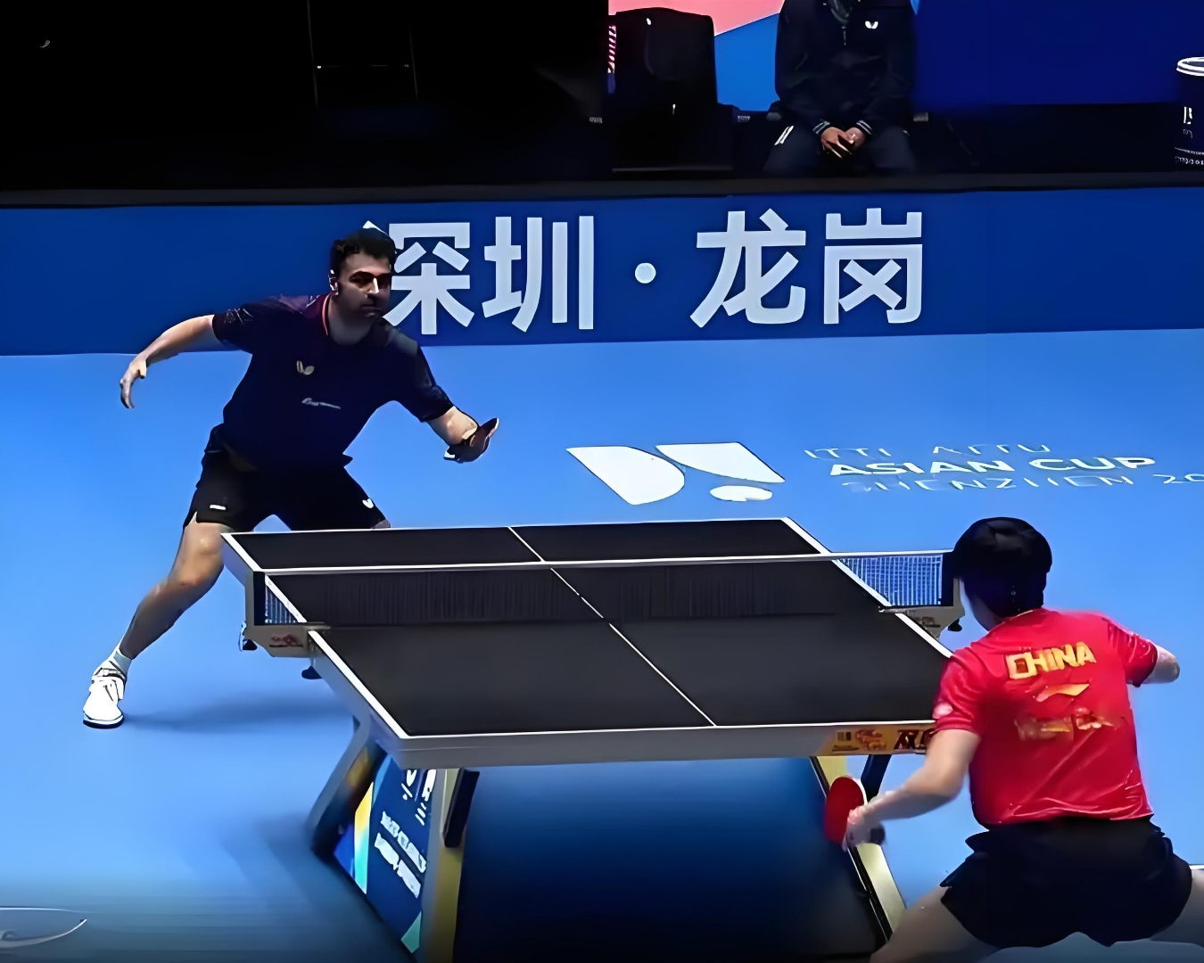 爱游戏下载-亚洲杯选手爆冷获胜，专家预测失准