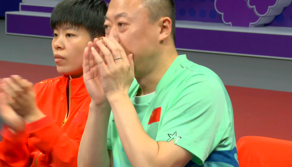 爱游戏在线-日本队鏖战丹麦队，黄鸭组合点燃赛场