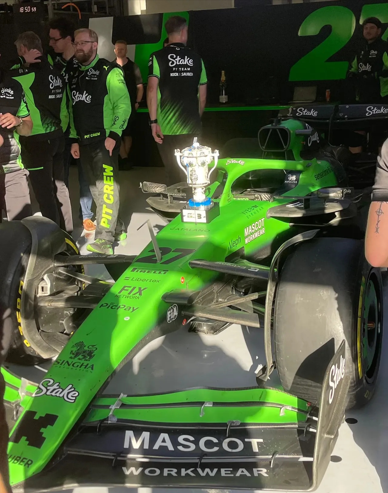 红牛车队险胜索伯车队，勒克莱尔刷新纪录