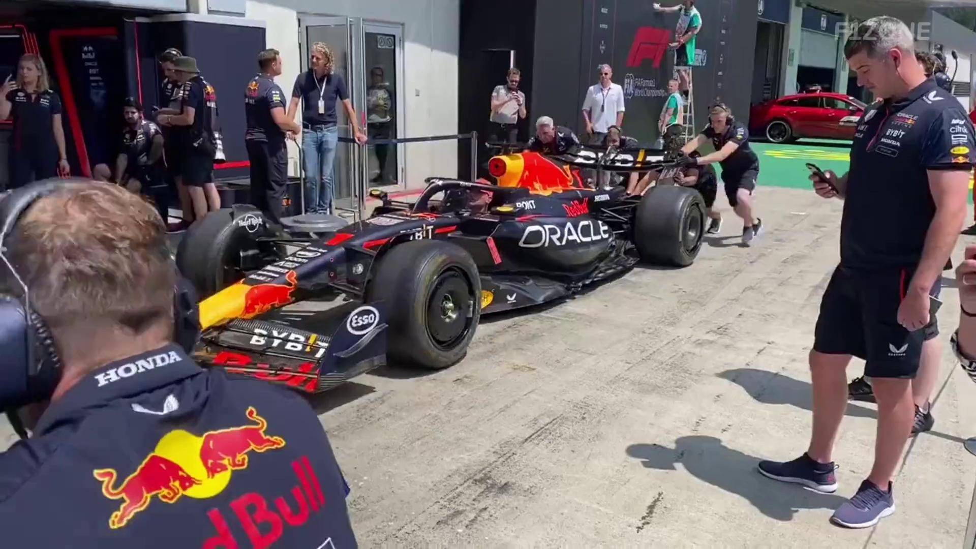 爱游戏娱乐-红牛车队横扫迈凯伦，诺里斯扛起全队