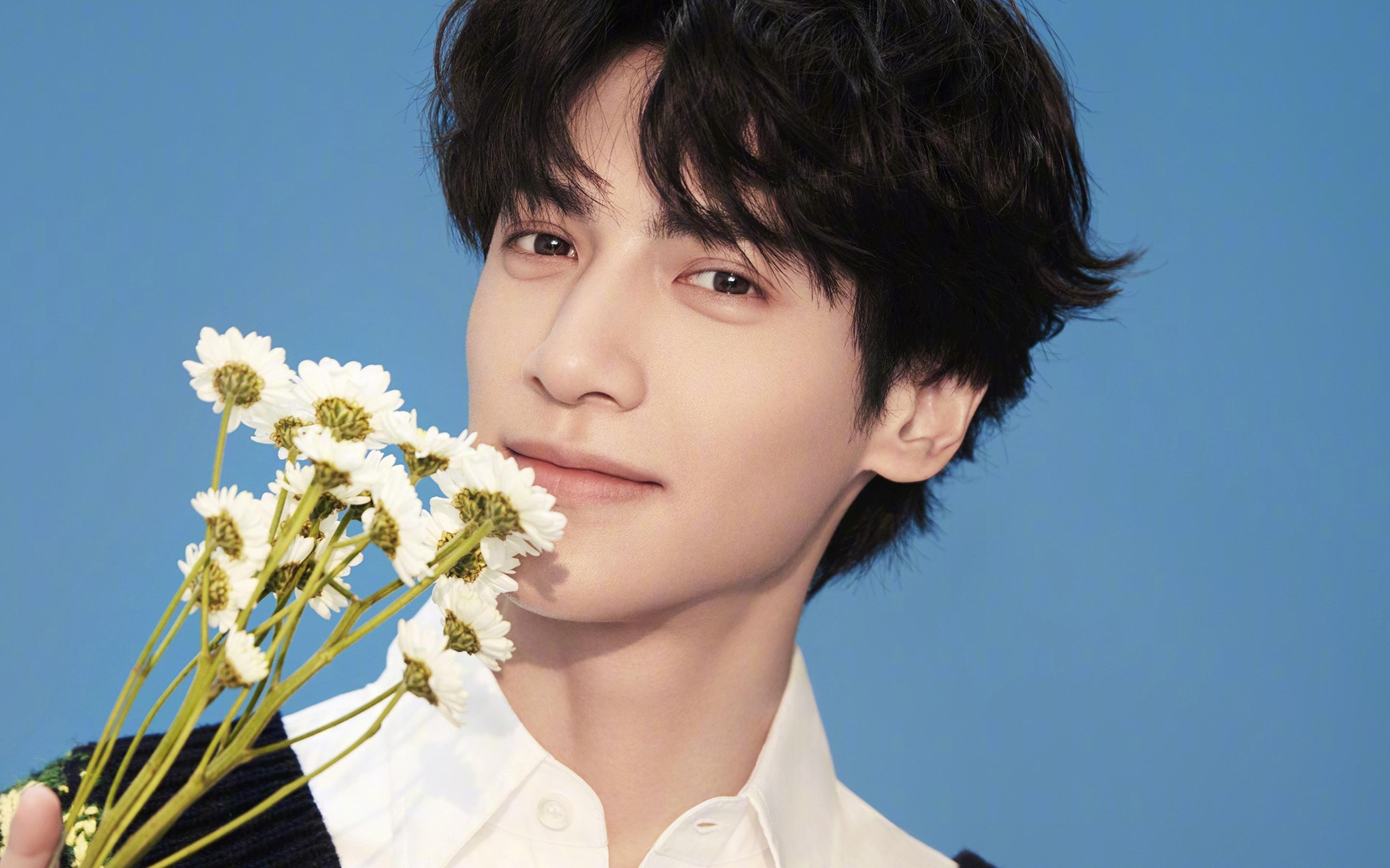 蓝黑棋盘上的国王,劳塔罗一箭射落黄金之狮