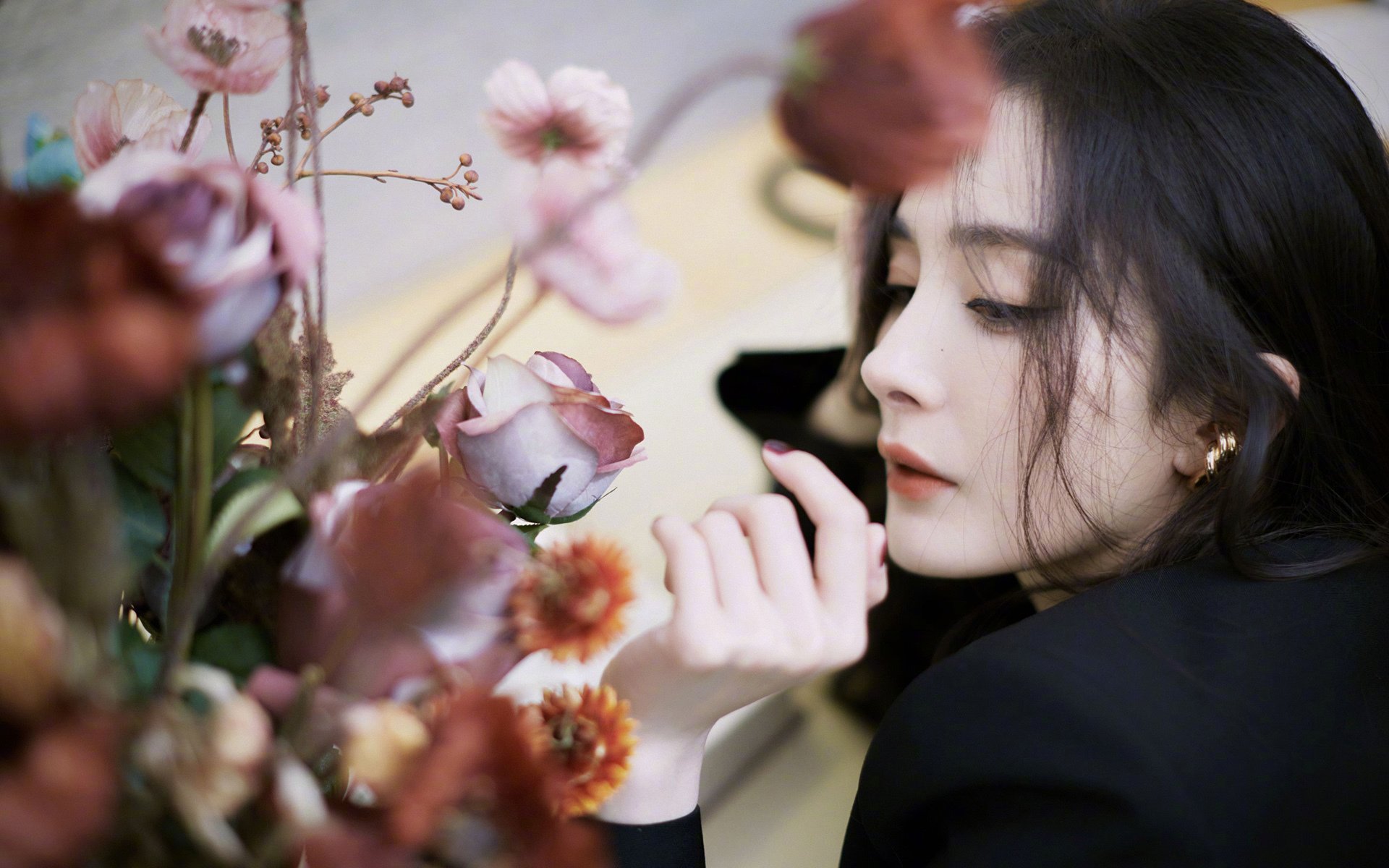 掘金碾压灰熊过关,但今夜丹佛高呼的名字是拉文