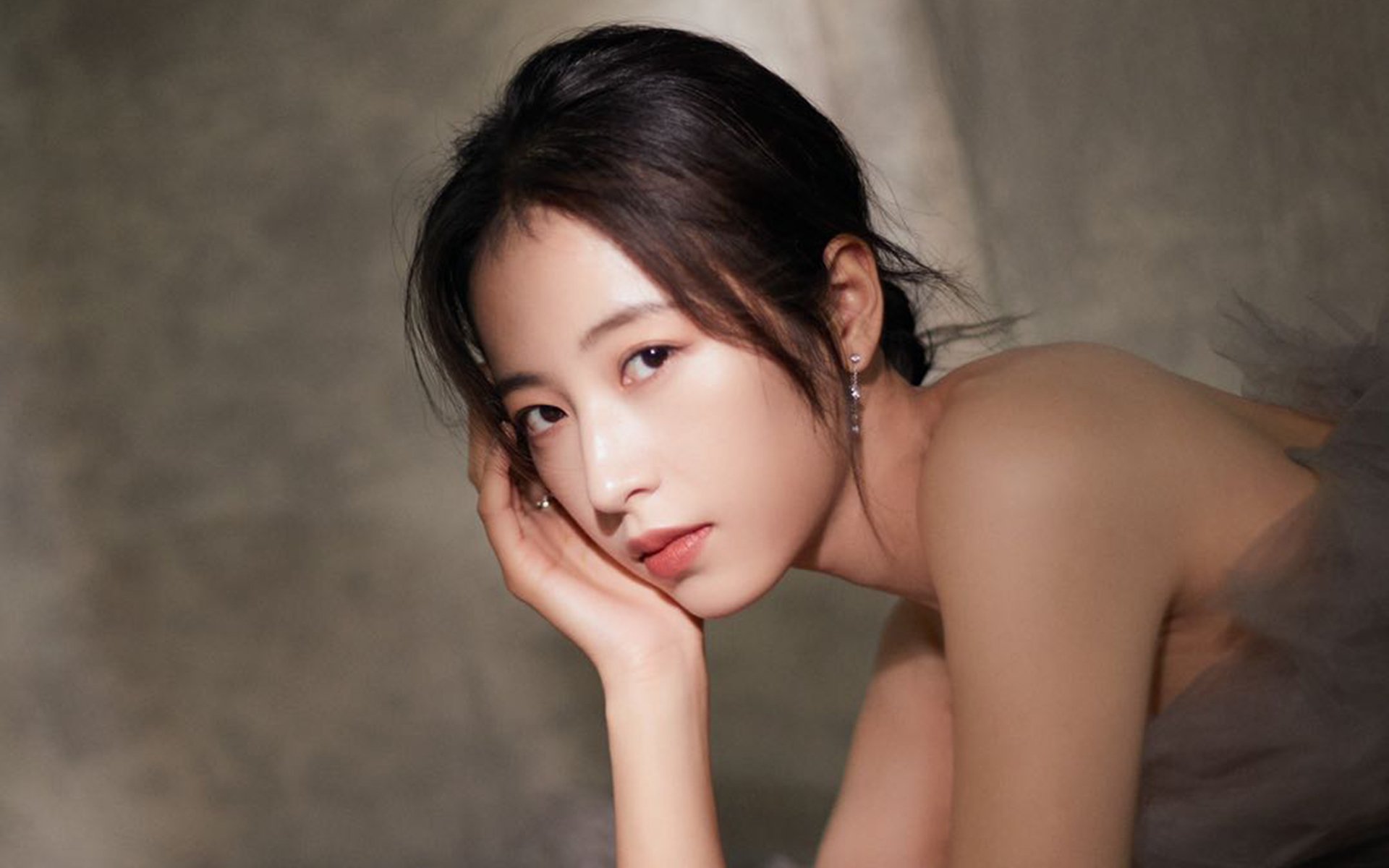 爱游戏大厅-终点线前的压哨绝杀，维斯塔潘如何像国王一样主宰争冠赛点