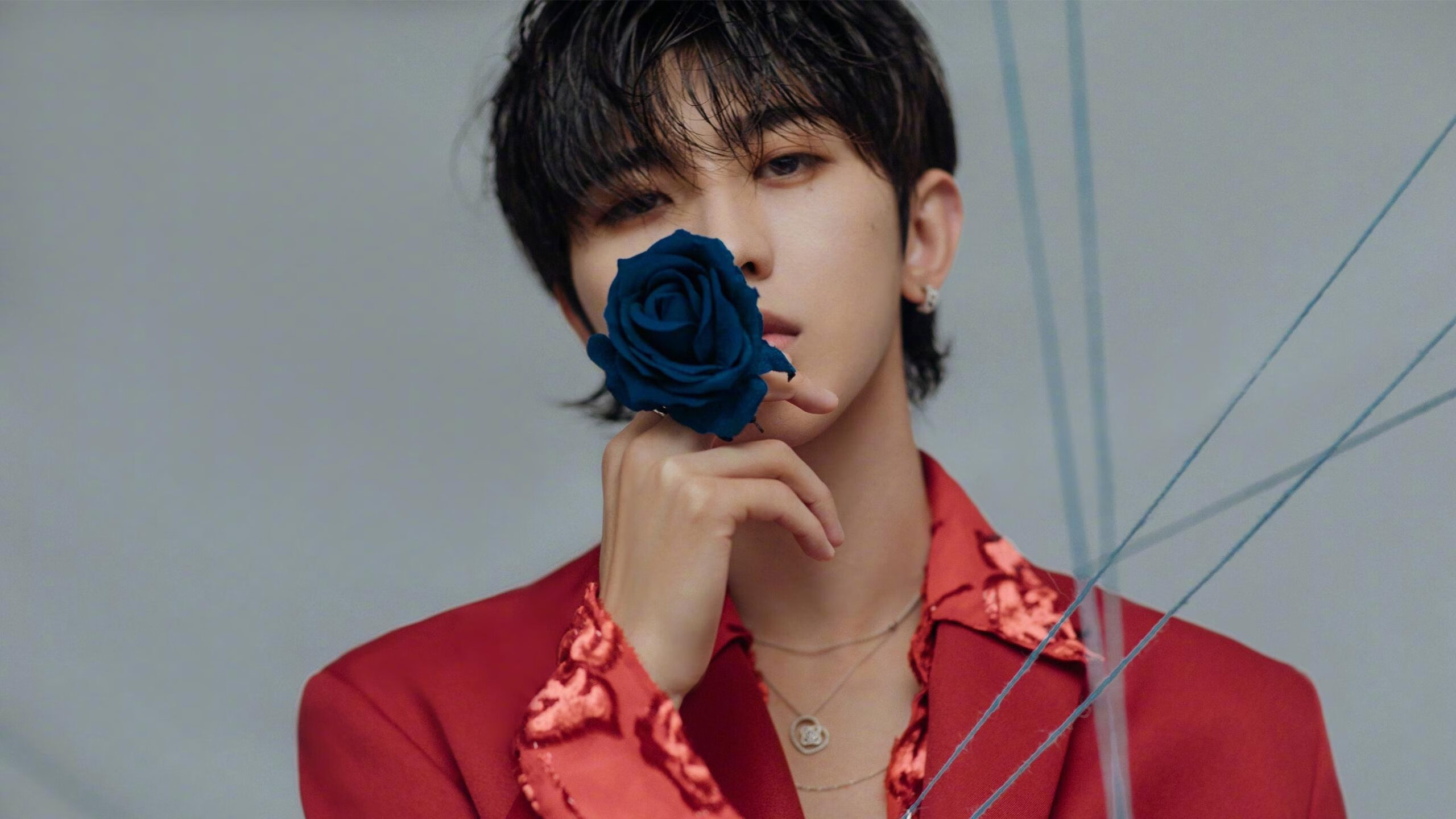 爱游戏入口-红银风暴下的冰与火之歌，乔治之夜，如何以冷静重塑F1新赛季首战秩序？