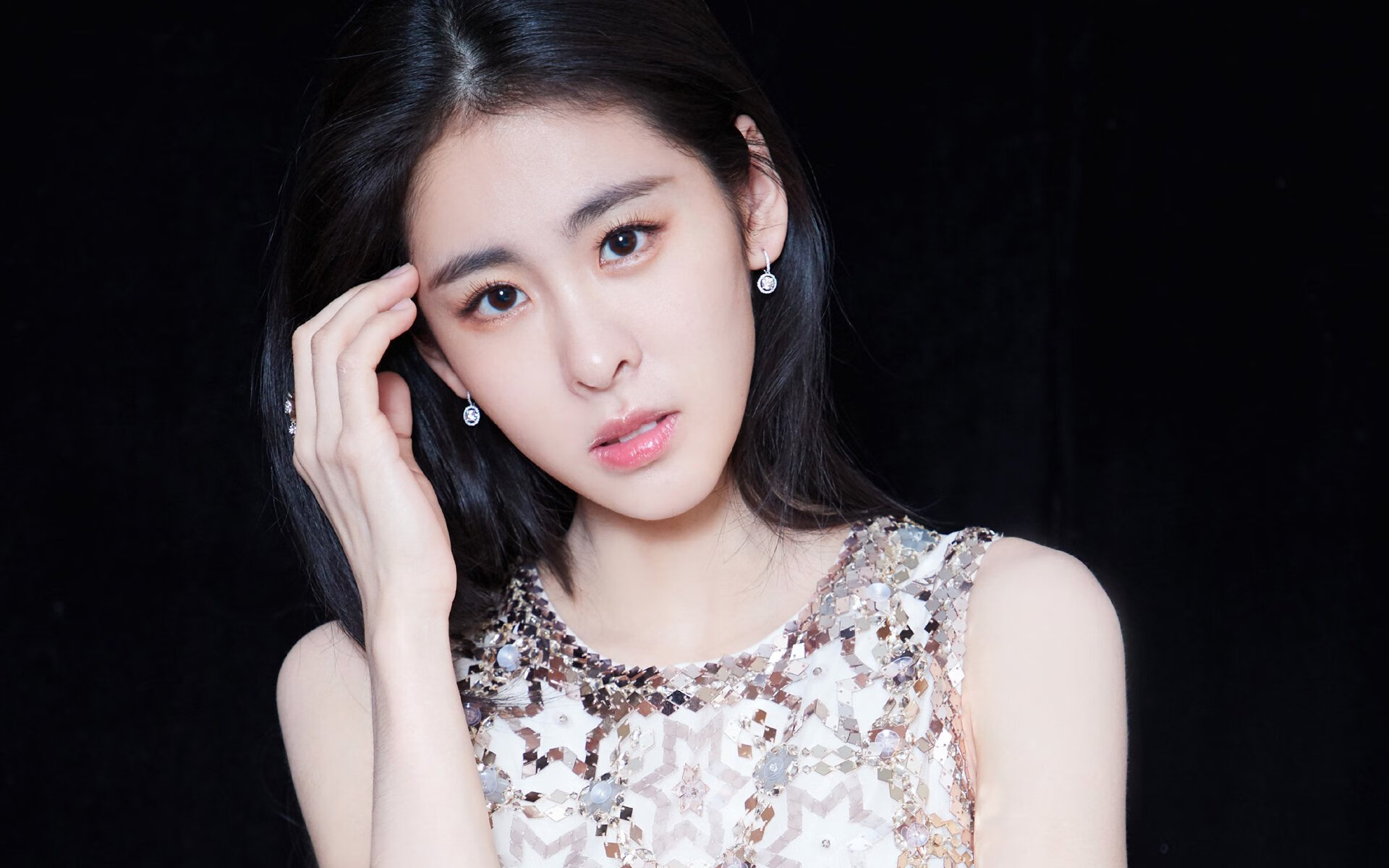 赛场变赛道,当篮球场响起F1引擎的轰鸣