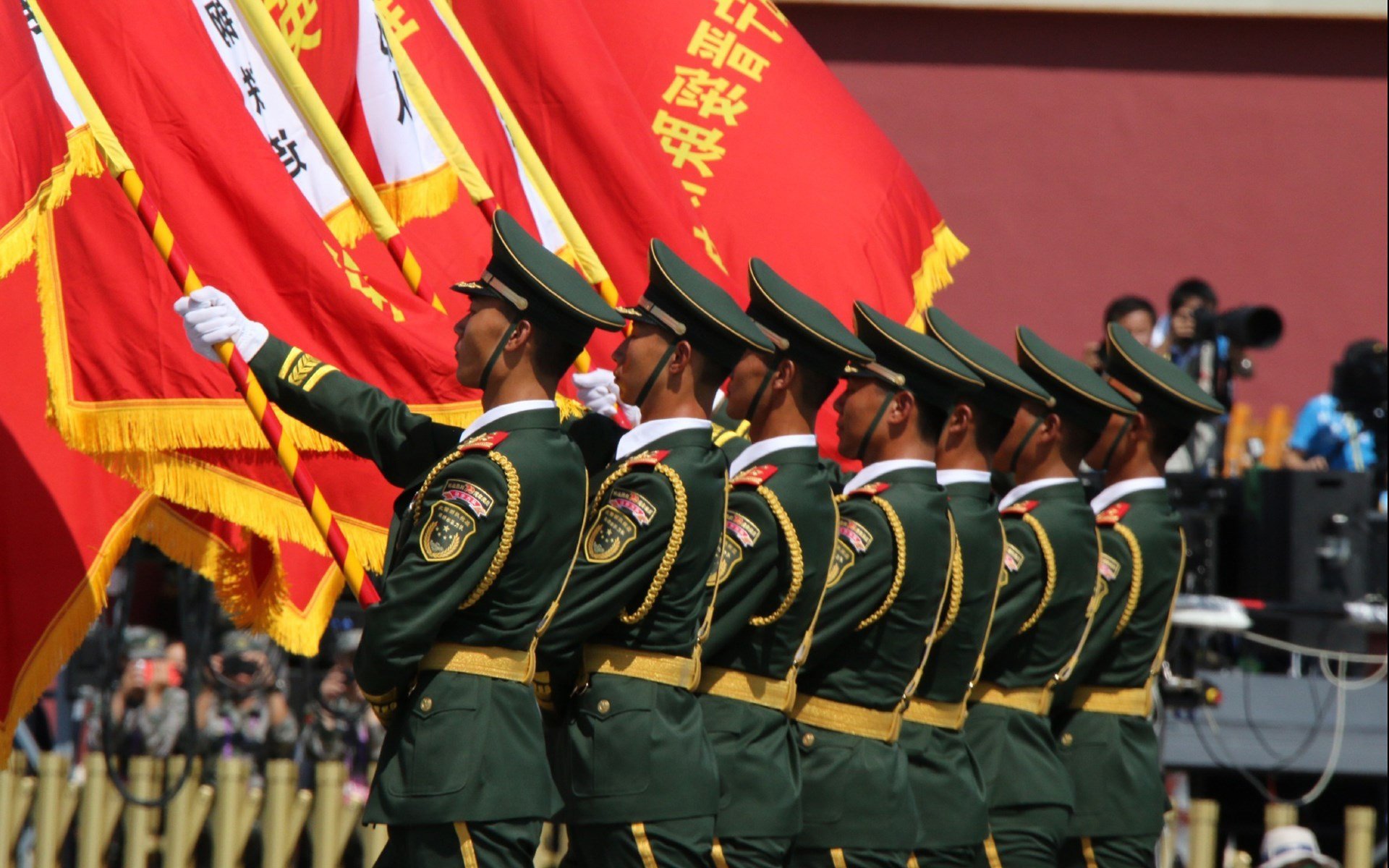 爱游戏大厅-恩比德压制级发挥引爆全场，魔术队与深圳队跨界对决纪实